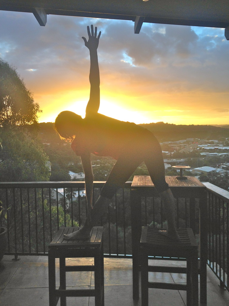 trikonasana-sunset-yoga-at-alex